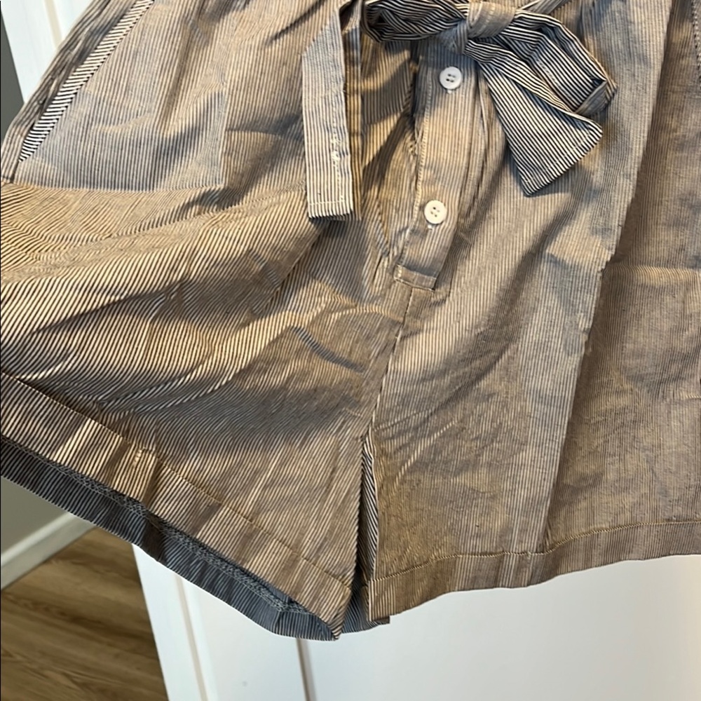 Gray Button-Up Romper - Picture 4 of 13